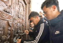 नेपाल फुटबल खेलाडी संघले एन्फाको मुख्यालयमा गरे तालाबन्दी।