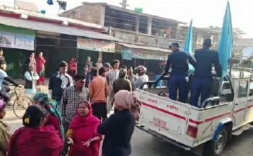 सल्यानमा रास्वपाको चुनावी प्रचारप्रसारमा हिँडेको जीपबाट बियर, रक्सी र चामल बरामद।