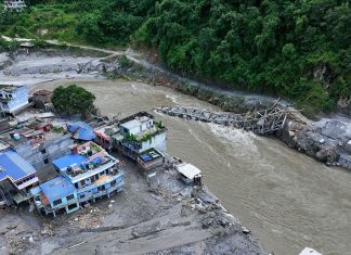 नेपालमा आएको भीषण बाढीमा ६७५ जनाको शव फेला, २ हजार ४९८ जना अझै बेपत्ता।